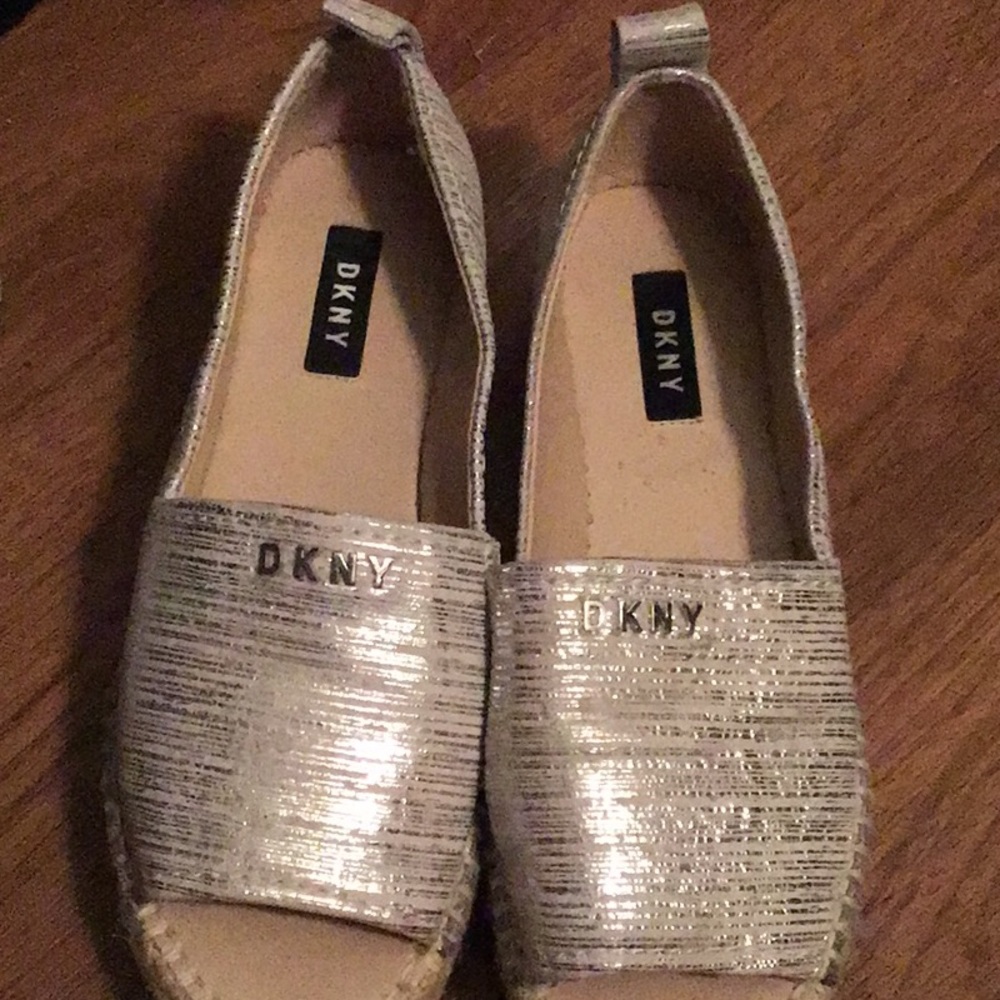 DKNY in great condition sandals size 7